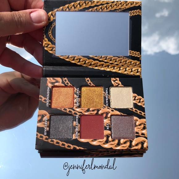 😍NWT Urban Decay Decades 00s Palette😍 - Picture 3 of 12